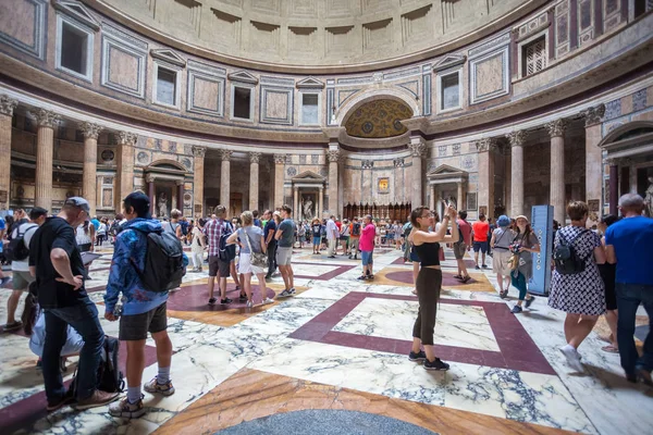 Roma Itália 2018 Turistas Visitam Panteão Roma Ancient Pantheon Dos — Fotografia de Stock