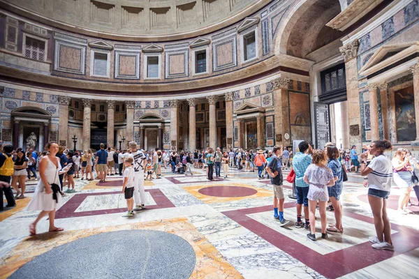 Roma Itália 2018 Turistas Visitam Panteão Roma Ancient Pantheon Dos — Fotografia de Stock