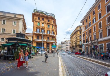 Roma, İtalya - 23.06.2018: Roma, İtalya, eski sokak. Mimari ve Roma'nın simgesel yapı.