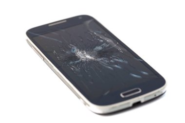 Kırık ekran beyaz arka plan üzerinde izole ile hareket eden smartphone. ekran çatlamak.