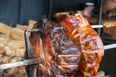 domuzun bacak ızgara, kızartma, Prag.