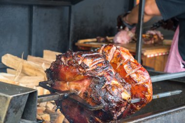 domuzun bacak ızgara, kızartma, Prag.