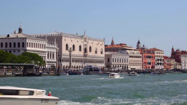 Venice Italië 2018 Gondels Bussen Venetië Italië Grand Canal — Stockvideo