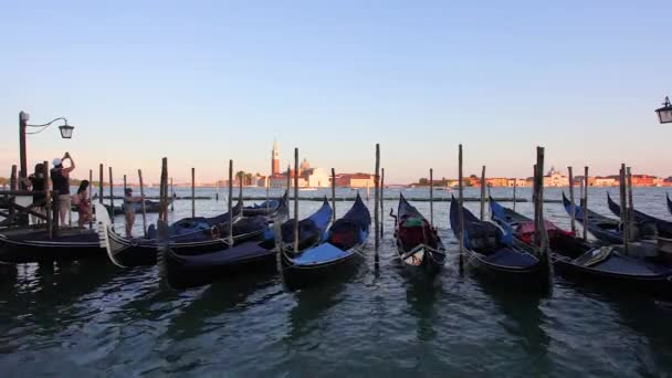 Венеция Италия 2018 Вид San Giorgio Maggiore Venice Гондолас Венеция — стоковое видео