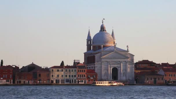 Όμορφη Εκκλησία Της Santissimo Redentore Δει Ένα Ηλιοβασίλεμα Στη Βενετία — Αρχείο Βίντεο
