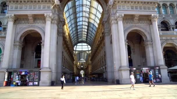 Milan Olaszország 2018 Vittorio Emanuele Gallery Duomo Tér — Stock videók