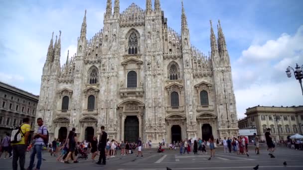 Milán Itálie 2018 Turisté Navštíví Náměstí Piazza Duomo Miláně — Stock video