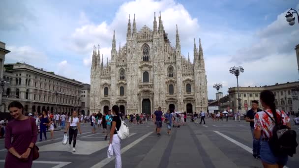 Milan Italy 2018 Tourists Visiting Piazza Duomo Square Milan — Stock Video