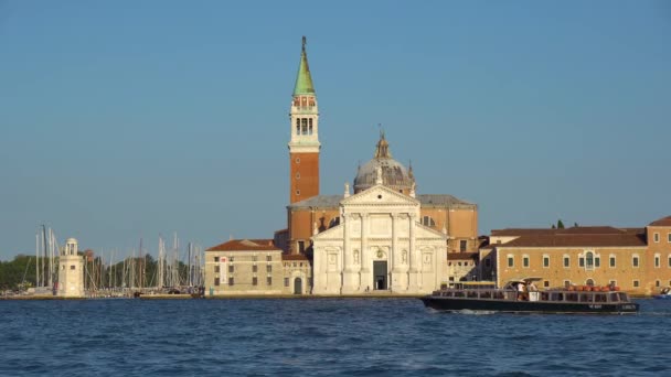 Venedig Italien 2018 Utsikt Över San Giorgio Maggiore Venedig Gondoler — Stockvideo