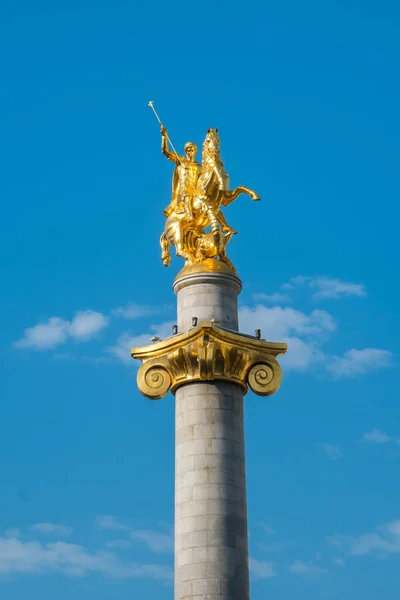 Tbilisi Gruzja 2018 Złoty Posąg Głównym Placu Tbilisi — Zdjęcie stockowe