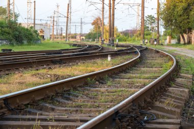 Tren yolu tabelaları, semaforlar ve demiryolu geçişleri, Poti, Georgia.
