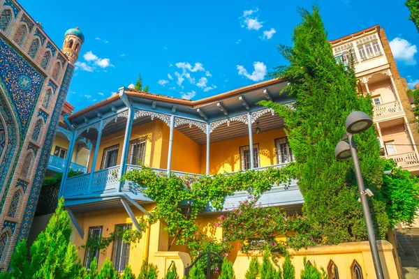 Kleurrijke Traditionele Huizen Met Houten Gebeeldhouwde Balkons Abanotubani District Van — Stockfoto