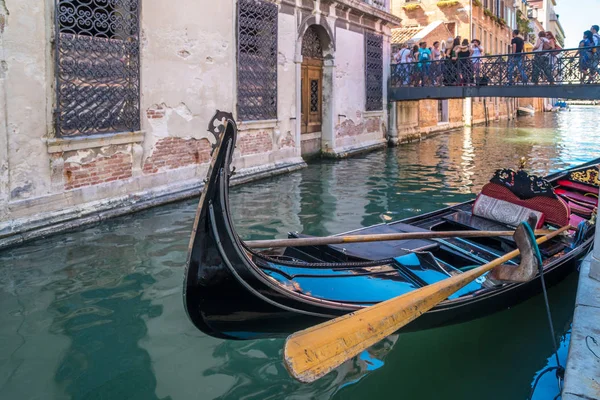 Gondol Venedik Talya Nın Dar Kanallarında — Stok fotoğraf