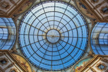 Vittorio Emanuele II Galerisi, kare Duomo, Milan şehir merkezinde iç.