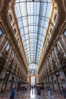 Milan, İtalya - 14.08.2018: Vittorio Emanuele II Galerisi, Meydanı şehir merkezi Milano Duomo, iç.