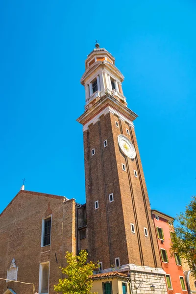 Hodiny Campanile Nebo Zvonice Chiesa Dei Santi Apostoli Benátky Itálie — Stock fotografie