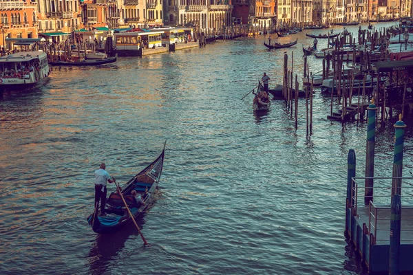 Венеція Італія 2018 Прекрасний Вид Традиційні Гондоли Знаменитий Canal Grande — стокове фото