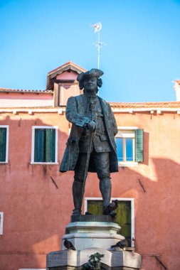 Venice, İtalya - 15.08.2018: Anıt, Carlo Goldoni. Büyük İtalyan oyun yazarı ve liyakat.