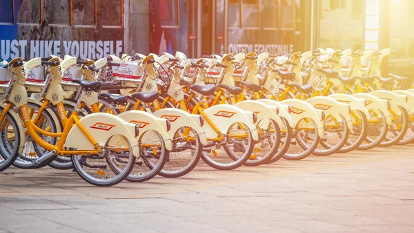 Milano Italien 2018 Uthyrning Och Parkering Cyklar Staden Milano — Stockfoto