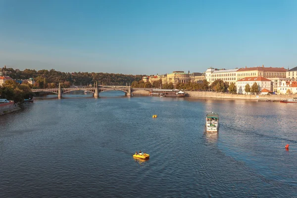 Het Oog Vitava Rivier Van Karelsbrug Praag Mooie Zomerdag — Stockfoto