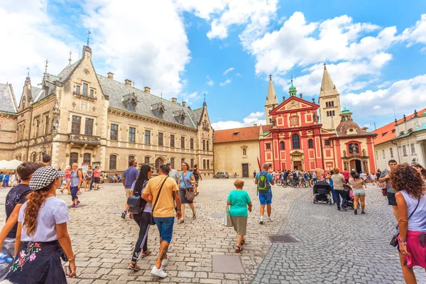 Prague, Çek Cumhuriyeti - 21.08.2018: renkli evler Prag eski şehir.