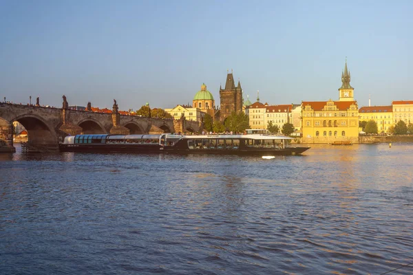 Prague Çek Cumhuriyeti 2018 Charles Köprüsü Gözcü Kulesi Prag Vltava — Stok fotoğraf