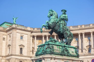Vienna, Avusturya - 19.08.2018: Heykel, İmparator II. Joseph Hofburg Sarayı Viyana önünde atı ile.