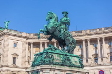 Vienna, Avusturya - 19.08.2018: Heykel, İmparator II. Joseph Hofburg Sarayı Viyana önünde atı ile.