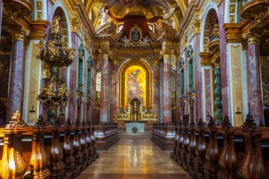 Vienna, Avusturya - 19.08.2018: Interier Cizvit Kilisesi veya Ignaz Seipel Platz Viyana Üniversitesi kilise.