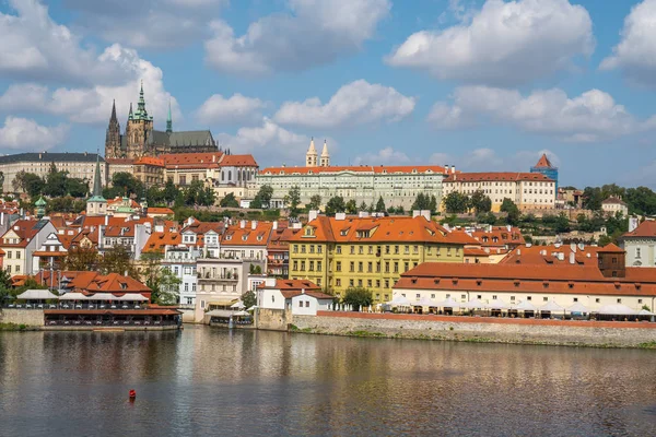 Blick Auf Die Prager Burg Und Den Veitsdom Von Der — Stockfoto