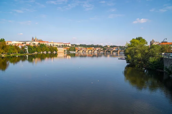 Utsikt Över Pragborgen Och Vitus Katedralen Från Floden Moldau Prag — Stockfoto
