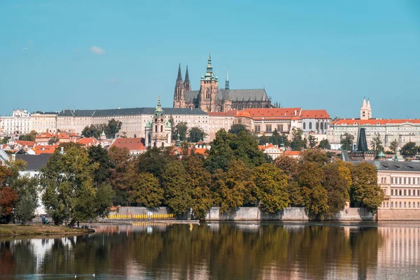 Vista Del Castillo Praga Catedral San Vito Desde Río Moldava —  Fotos de Stock