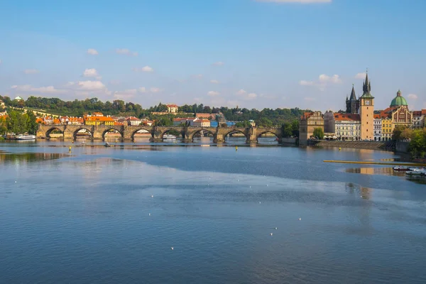Solo Peatones Puente Carlos Sobre Río Moldava Praga República Checa —  Fotos de Stock