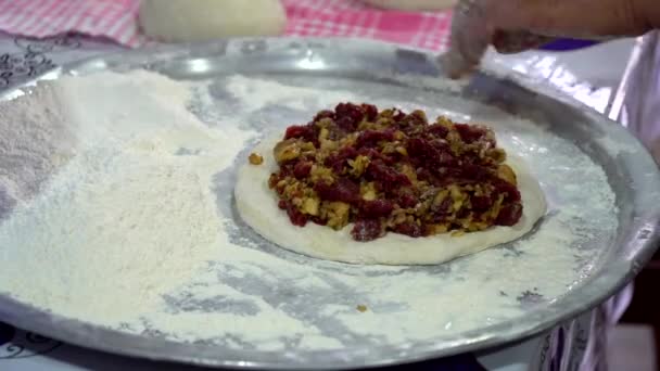 Cocinar Plato Tradicional Georgiano Kubdari Con Carne Svaneti — Vídeo de stock