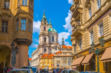 Prag'ın eski merkezi - Çek Cumhuriyeti'nin başkenti ve en büyük sokak görünümüne Prag, Çek Cumhuriyeti - 20.08.2018:.