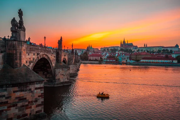 Pražský Hrad Karlův Most Při Západu Slunce Česká Republika — Stock fotografie