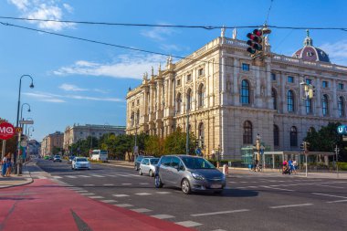 Vienna, Avusturya - 19.08.2018: Cityscape sayısı bir Avrupa'nın en güzel şehri-Viyana. Halk sokaklarda, Viyana şehir yaşamında.