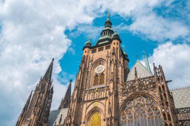 St. Vitus Katedrali Prag güzel yaz gün.