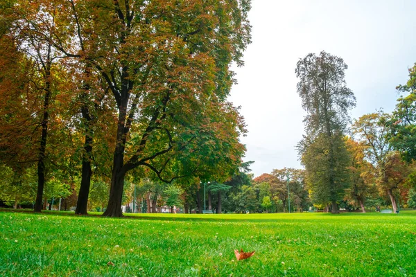 Hermosa vista del Parco Sempione en Milán — Foto de Stock