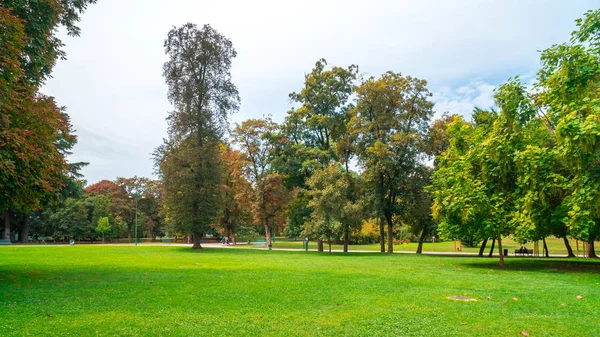 Hermosa vista del Parco Sempione en Milán — Foto de Stock