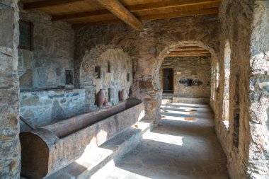 Nekresi Manastırı üzüm işleme Oda marani, kvevri.