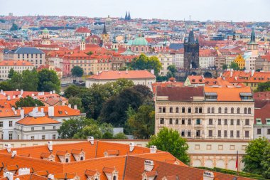 Tarihi merkezi, Prag Kalesi Prag şehir panoraması, kırmızı çatılar Prag, Çek Cumhuriyeti ile üzerinde göster.
