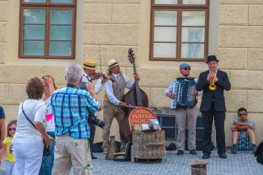 Hradcany Meydanı, Prague, Çek Cumhuriyeti - 21.08.2018: müzisyenler.