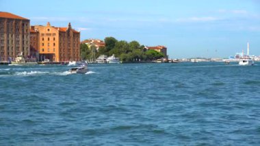Venice, İtalya - 16.08.2018: Güzel görünümü Venedik. Giudecca Adası. Grand canal