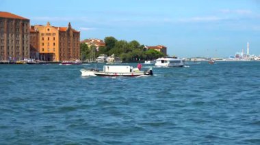 Venice, İtalya - 16.08.2018: Güzel görünümü Venedik. Giudecca Adası. Grand canal