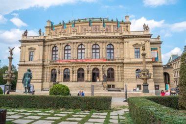 21.08.2018 Prag, Çek Cumhuriyeti - Rudolfinum Prag Jan Palach meydanında bina.