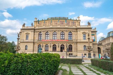 21.08.2018 Prag, Çek Cumhuriyeti - Rudolfinum Prag Jan Palach meydanında bina.