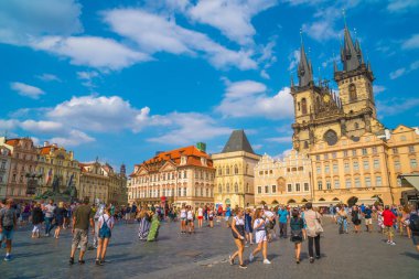 Prague, Çek Cumhuriyeti - 21.08.2018: kilise Our Lady Tyn Prag Eski Şehir Meydanı'nda önce.