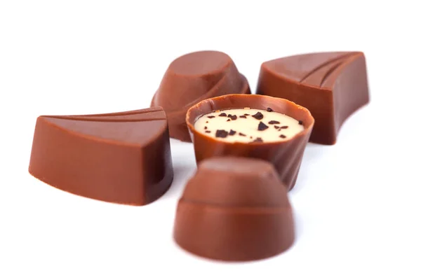 Красивые Шоколадные Конфеты Изолированы Белом Фоне Сладкая Еда — стоковое фото
