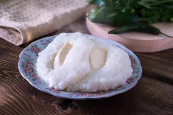 Cucina Georgiana Ghomi Con Formaggio Sul Tavolo Legno — Foto Stock